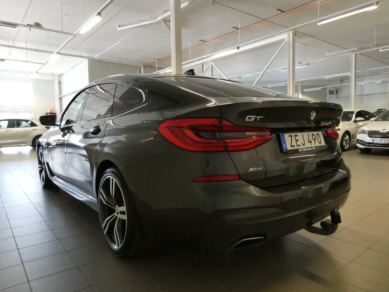 Vehicle image 12