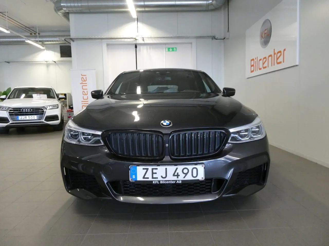 Vehicle image 16