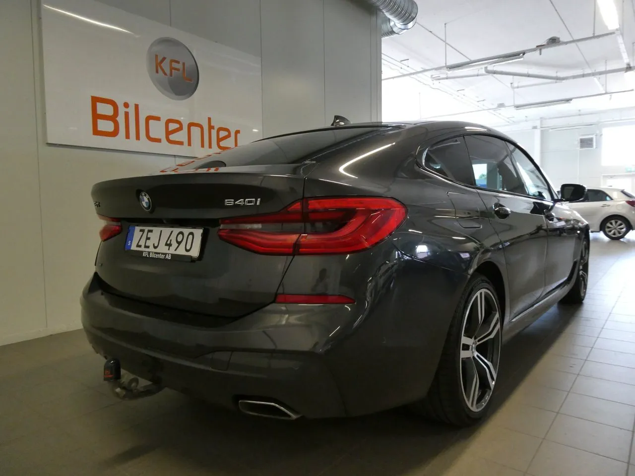 Vehicle image 9