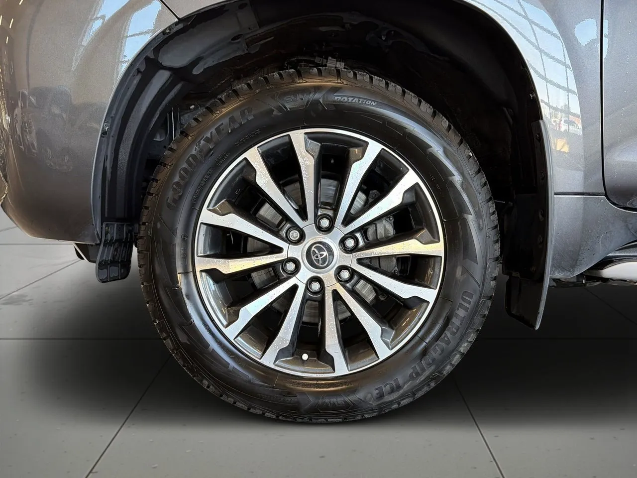 Vehicle image 13
