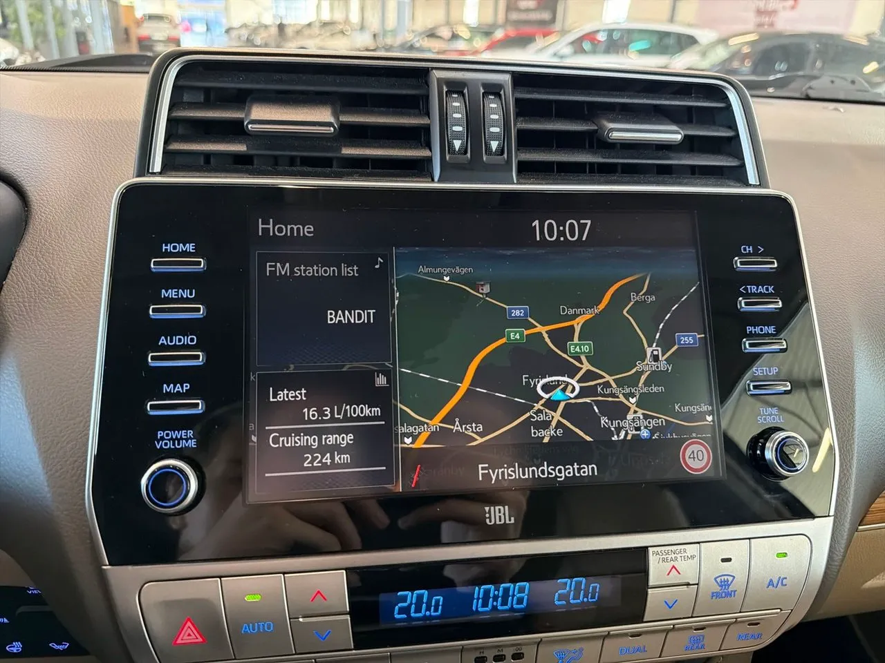 Vehicle image 18