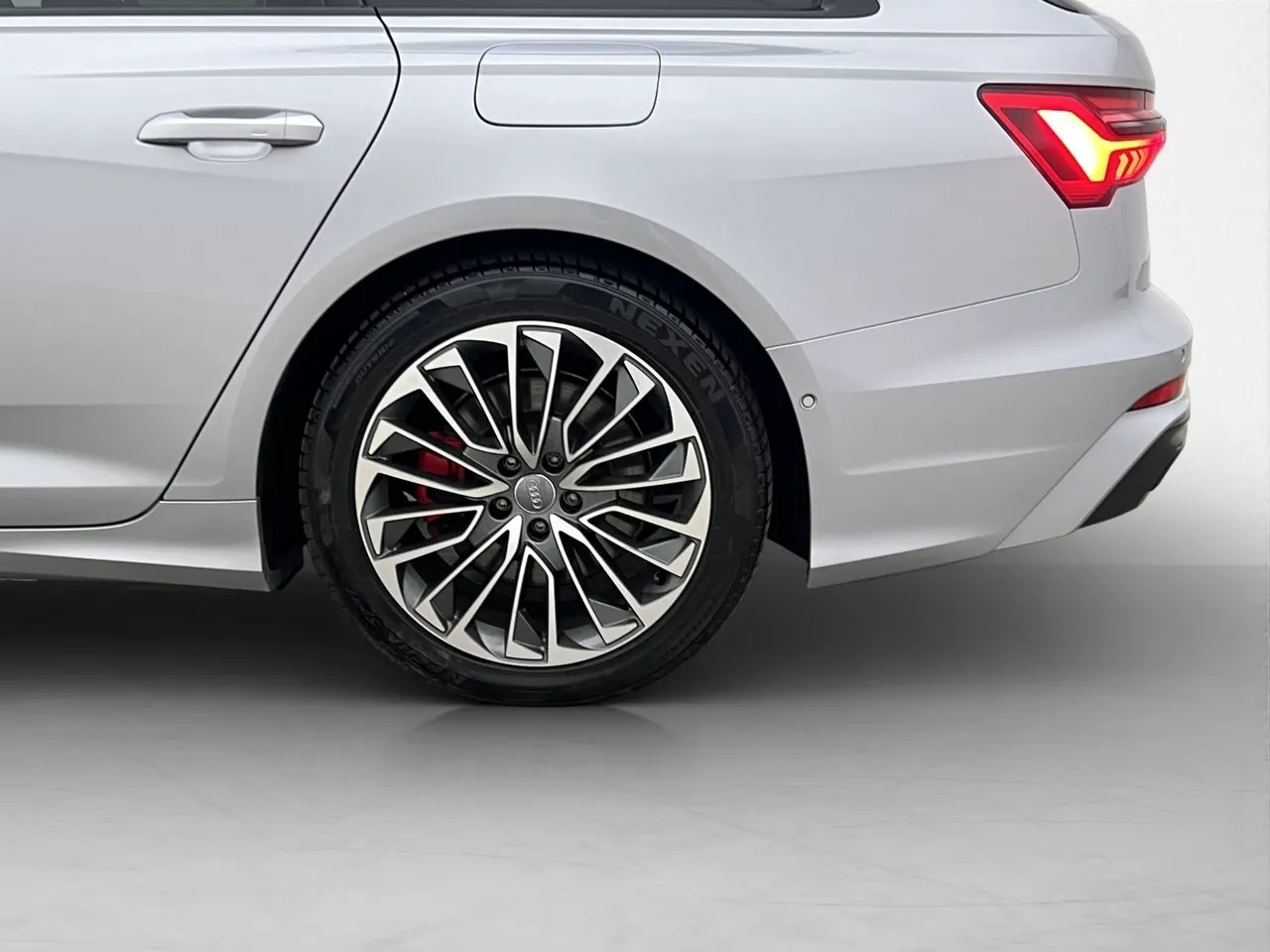 Vehicle image 30