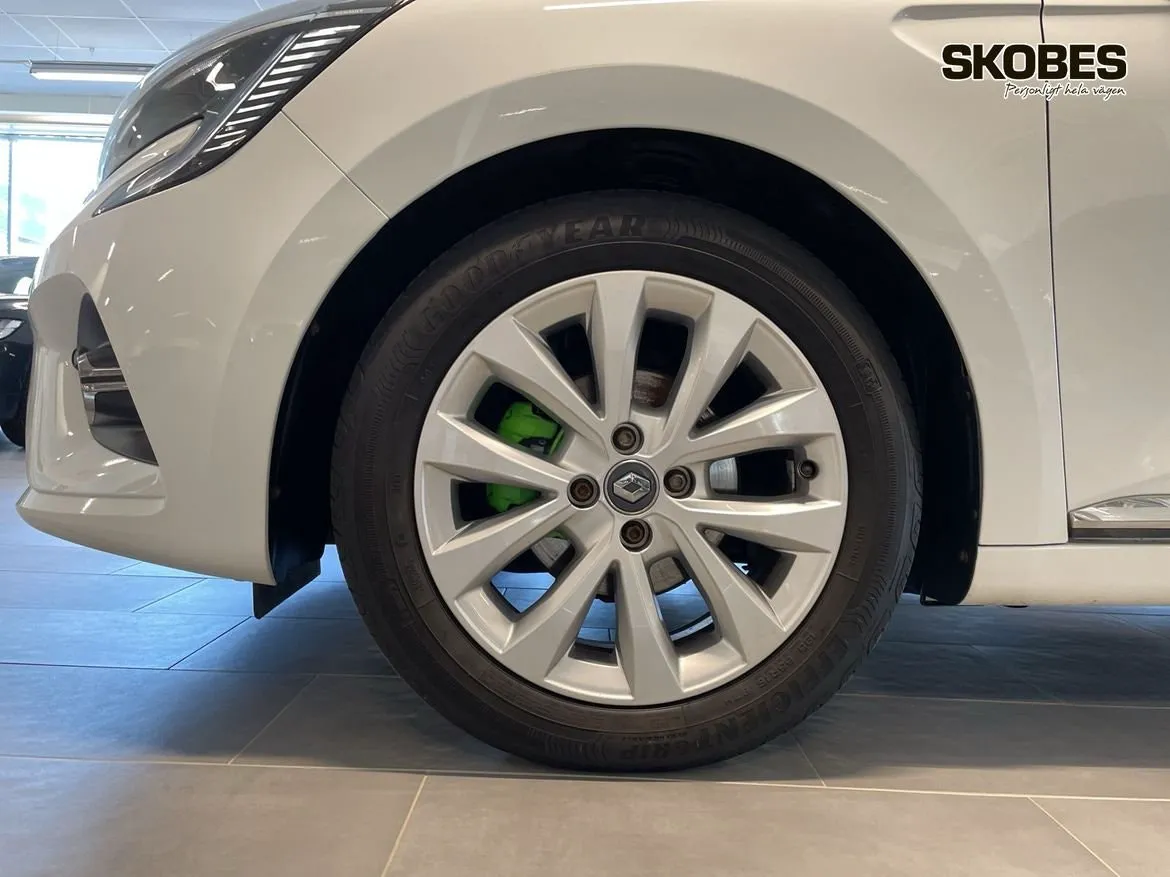 Vehicle image 16