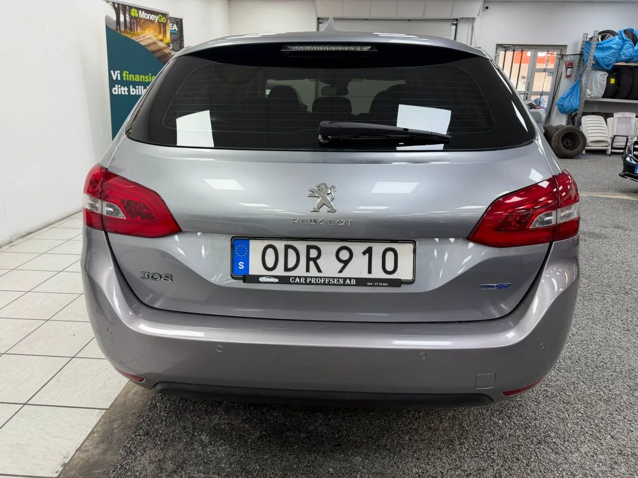Vehicle image 15