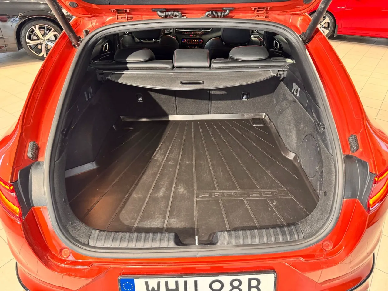 Vehicle image 18