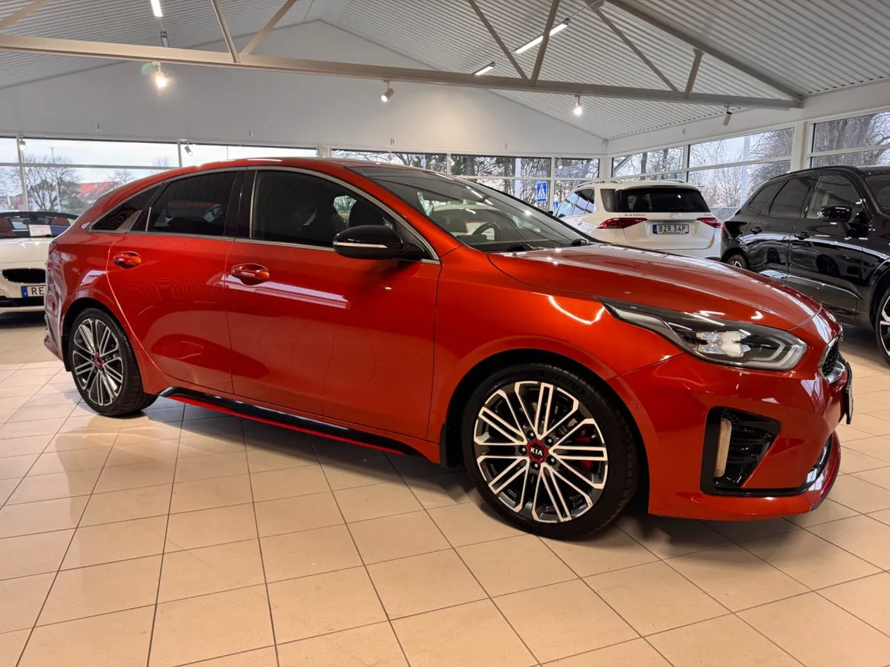 Vehicle image 19