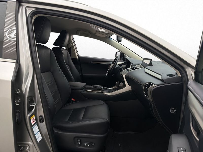Lexus NX bild 23