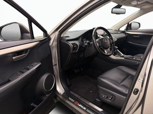 Lexus NX bild 9