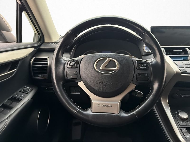 Lexus NX bild 12