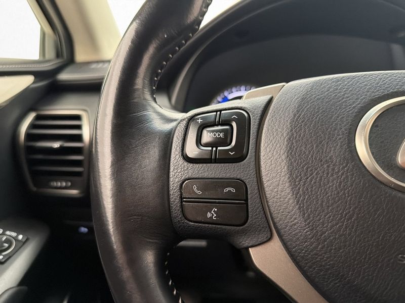 Lexus NX bild 13
