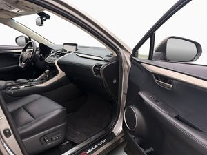 Lexus NX bild 24