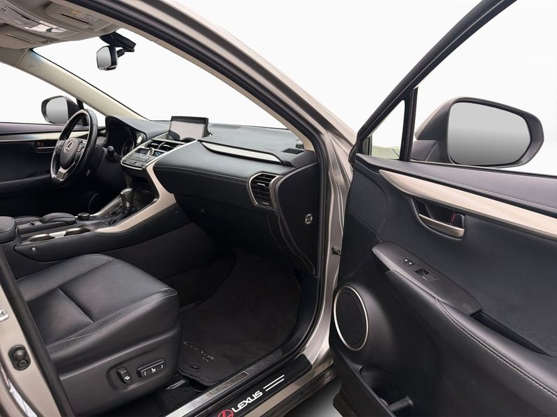 Lexus NX bild 24