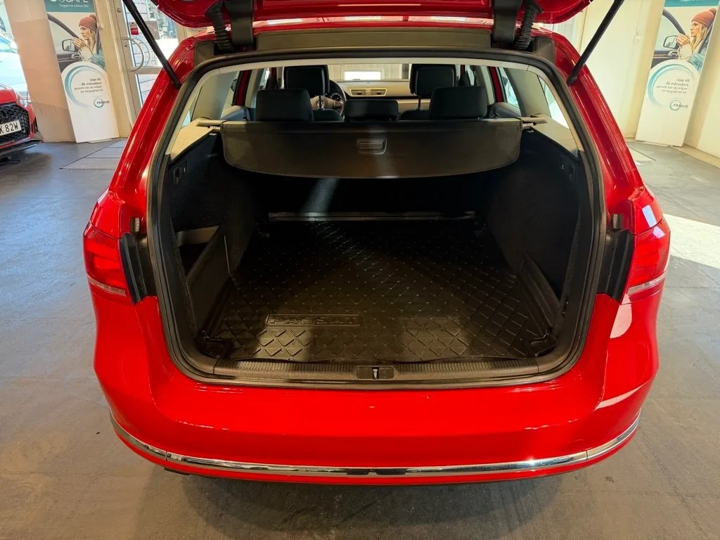 Vehicle image 18