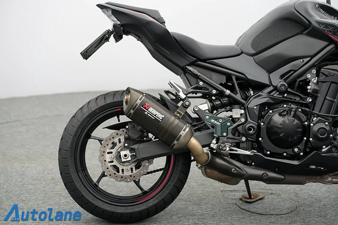 Vehicle image 9