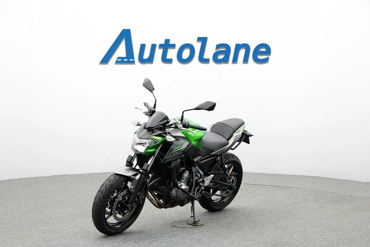 Vehicle image 3