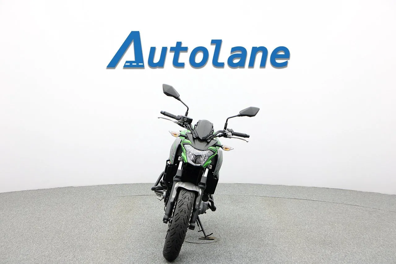 Vehicle image 6