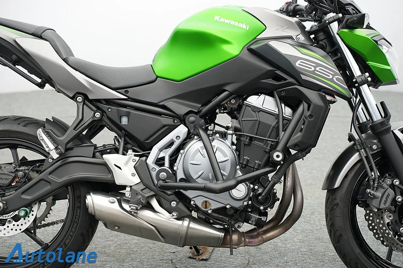 Vehicle image 10