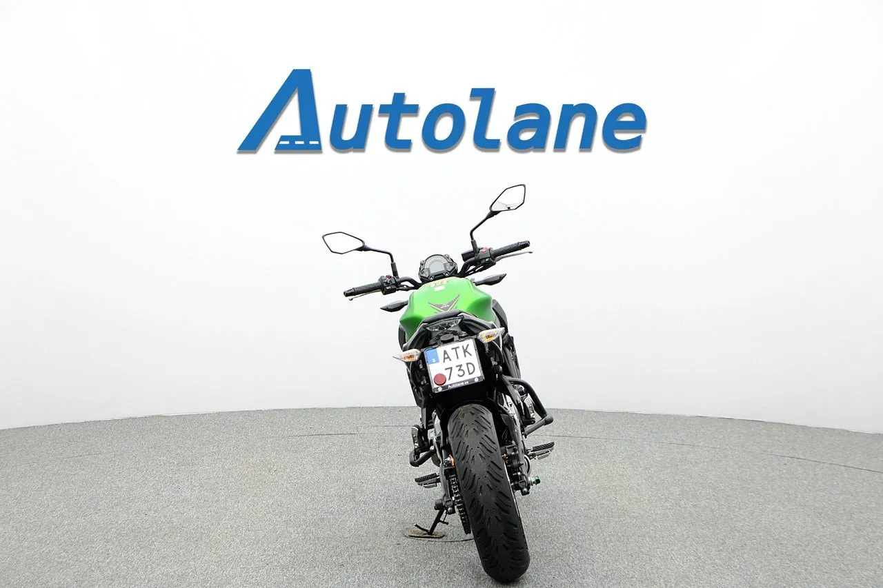 Vehicle image 7