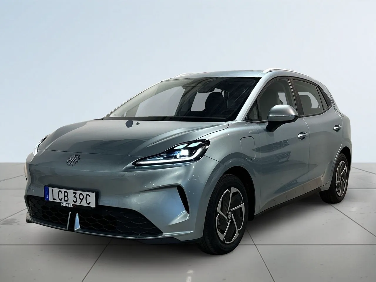 Vehicle image 15