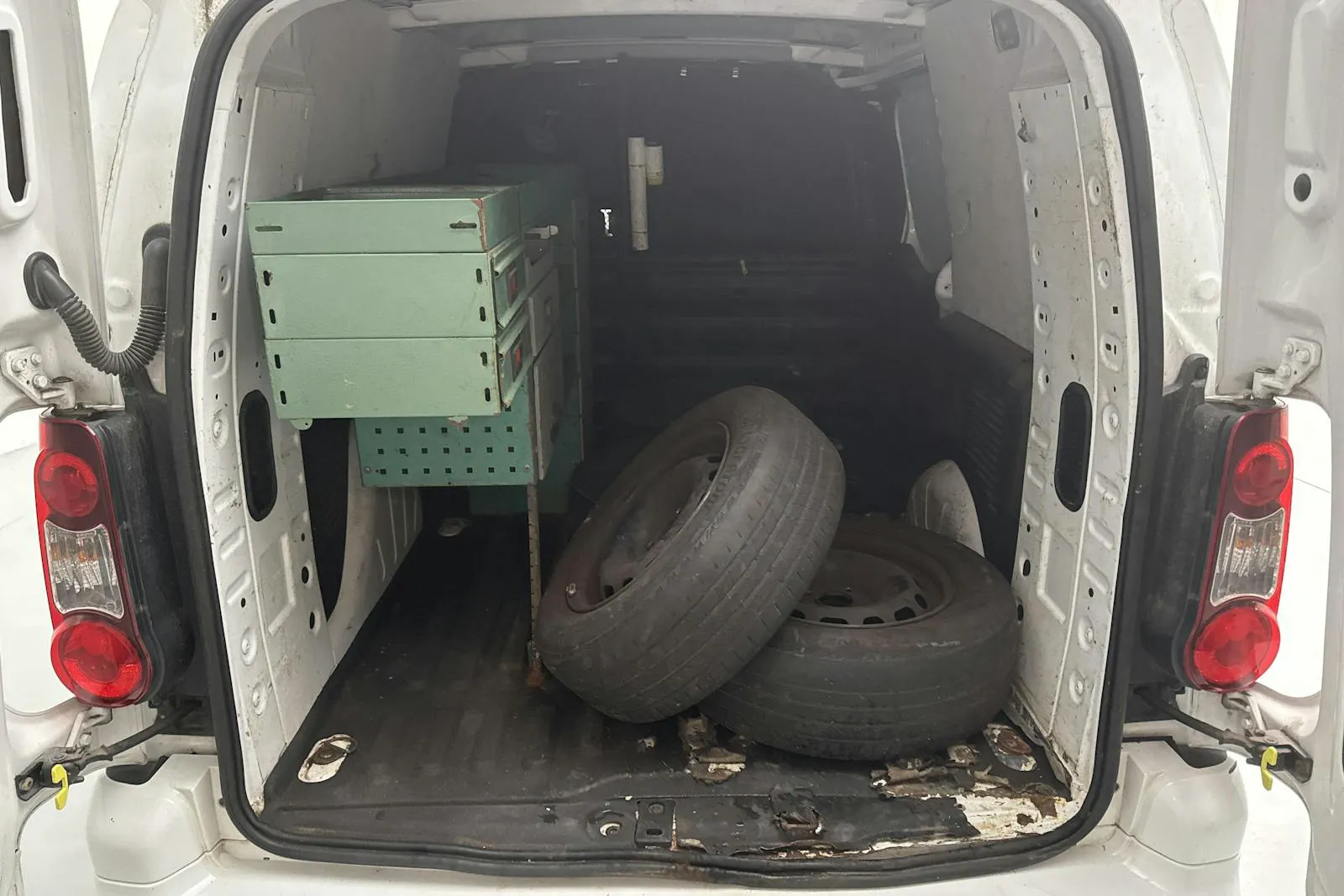 Vehicle image 7