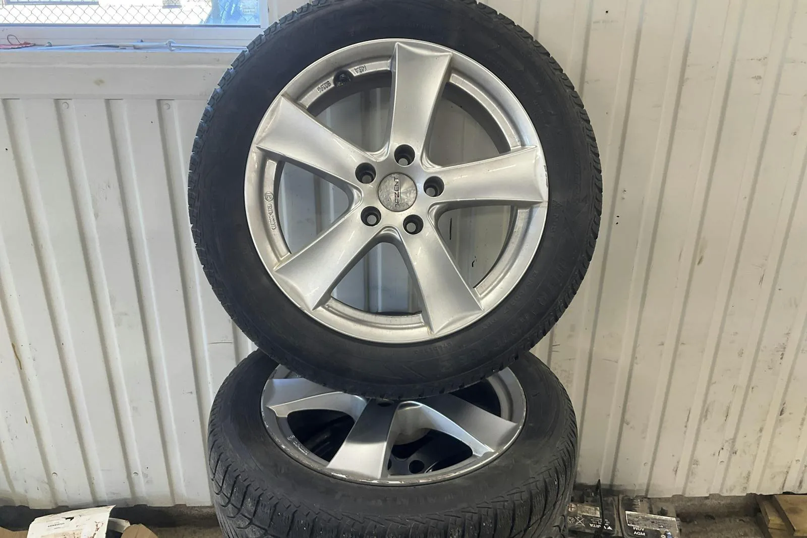 Vehicle image 15