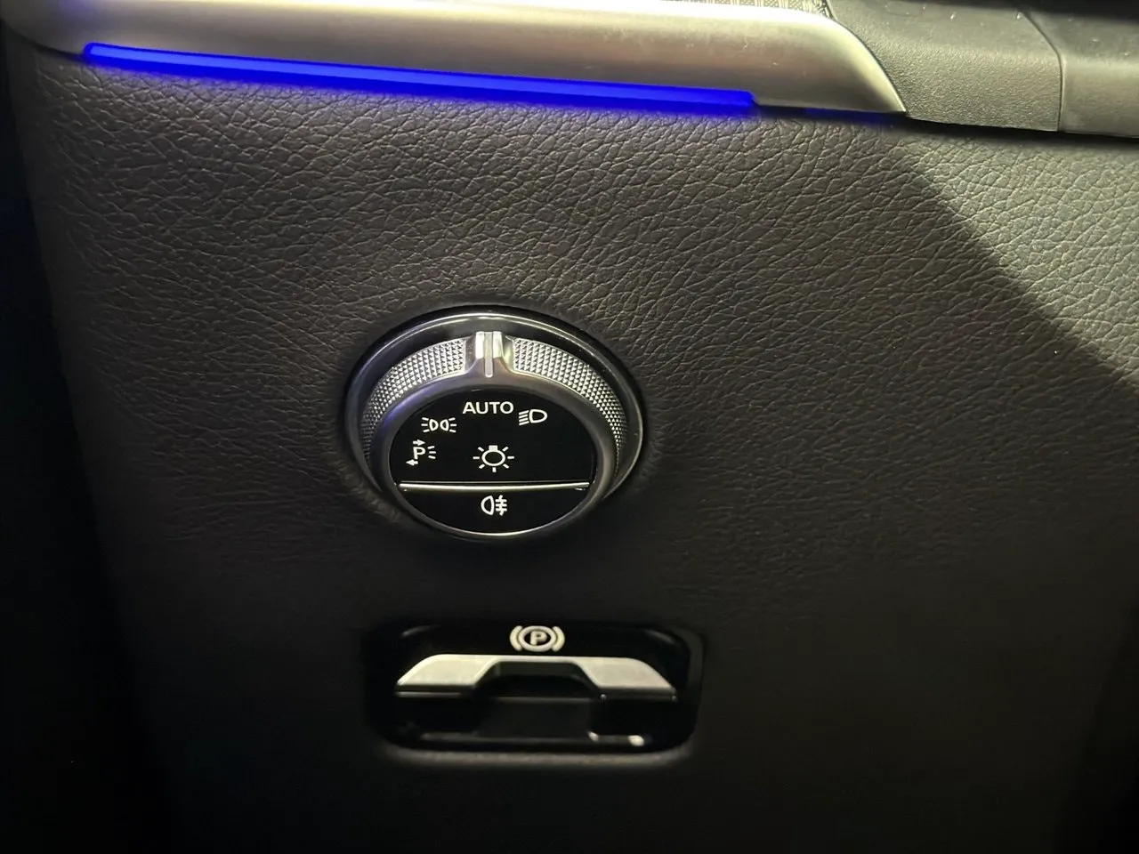 Vehicle image 28