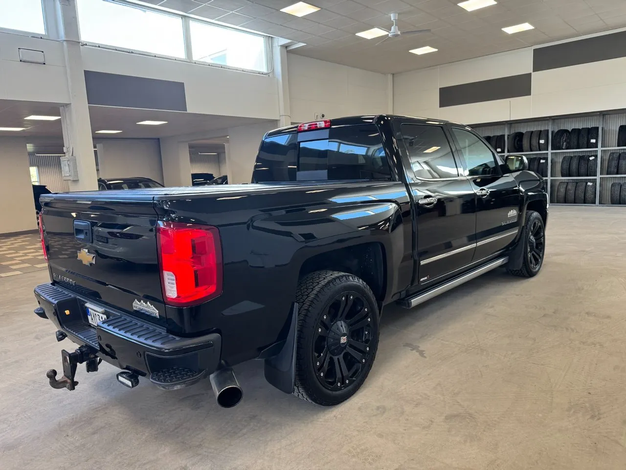 Vehicle image 6