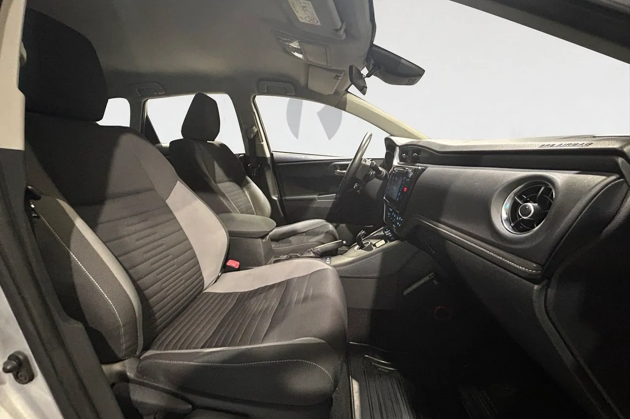 Vehicle image 14