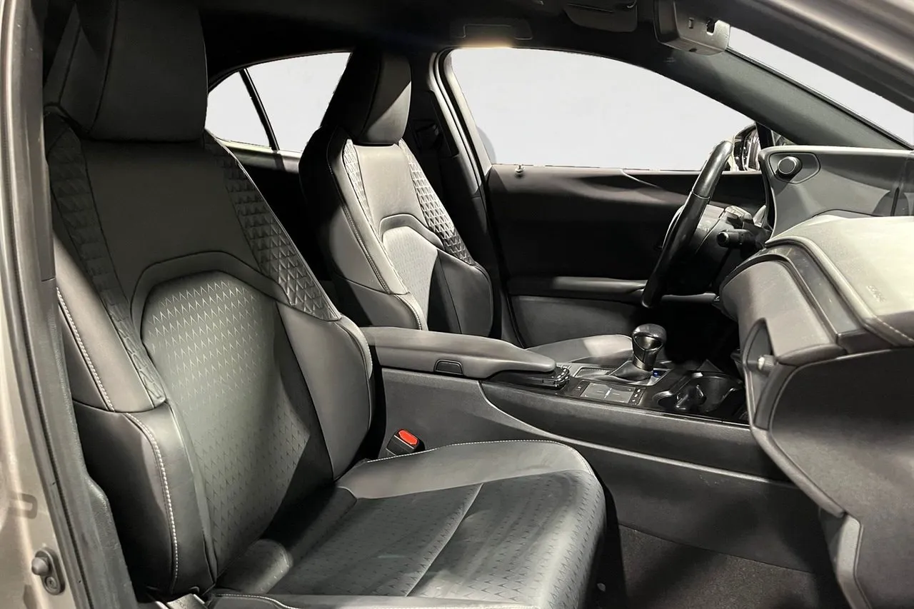 Vehicle image 14