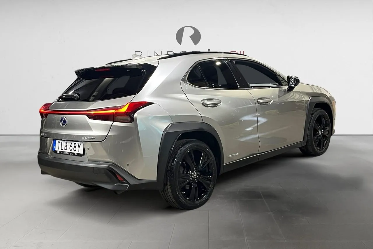 Vehicle image 6