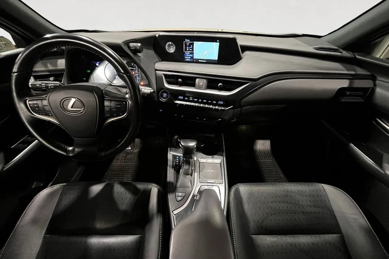 Vehicle image 10