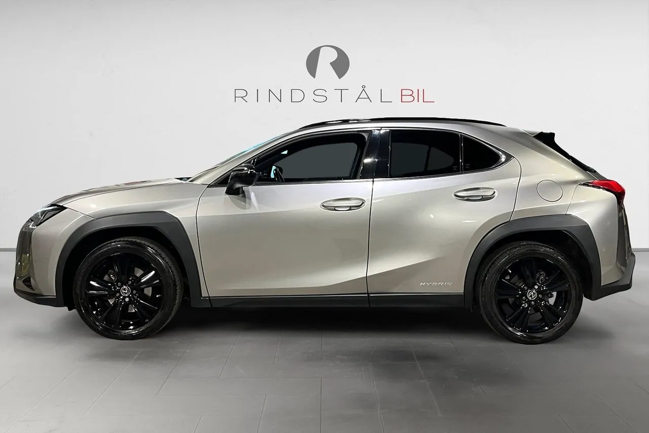 Vehicle image 3