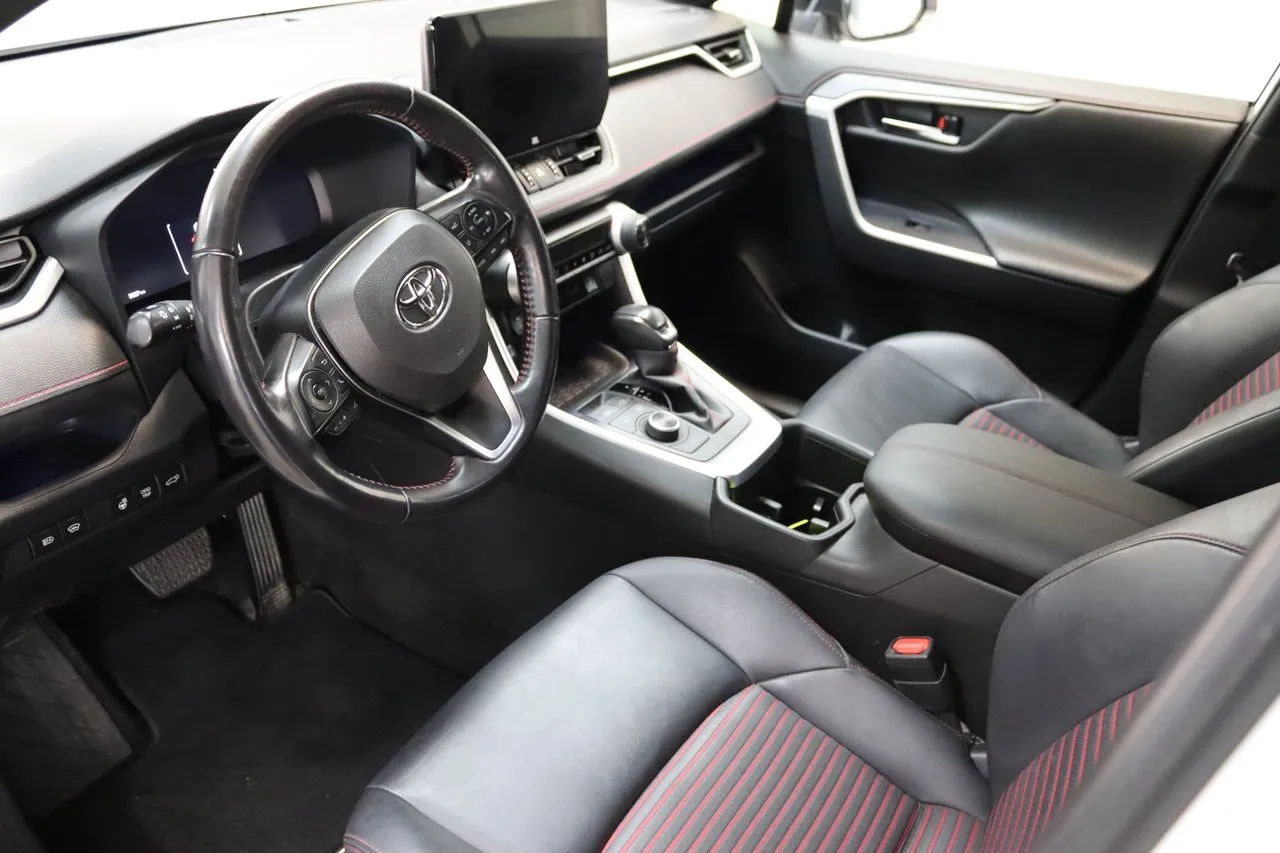 Vehicle image 12