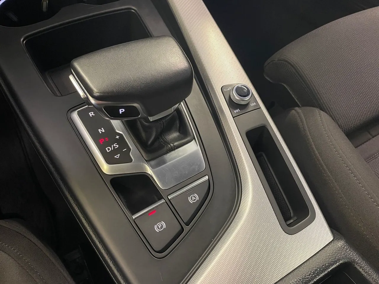 Vehicle image 25
