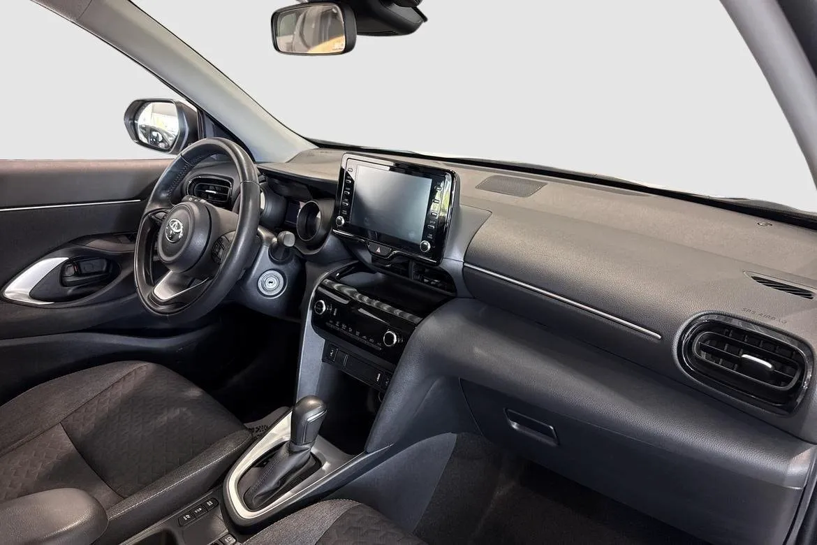 Vehicle image 6