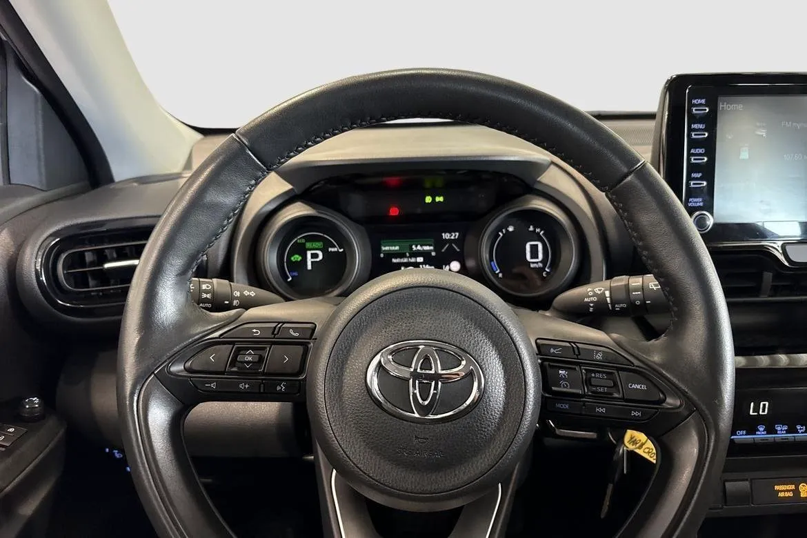 Vehicle image 10