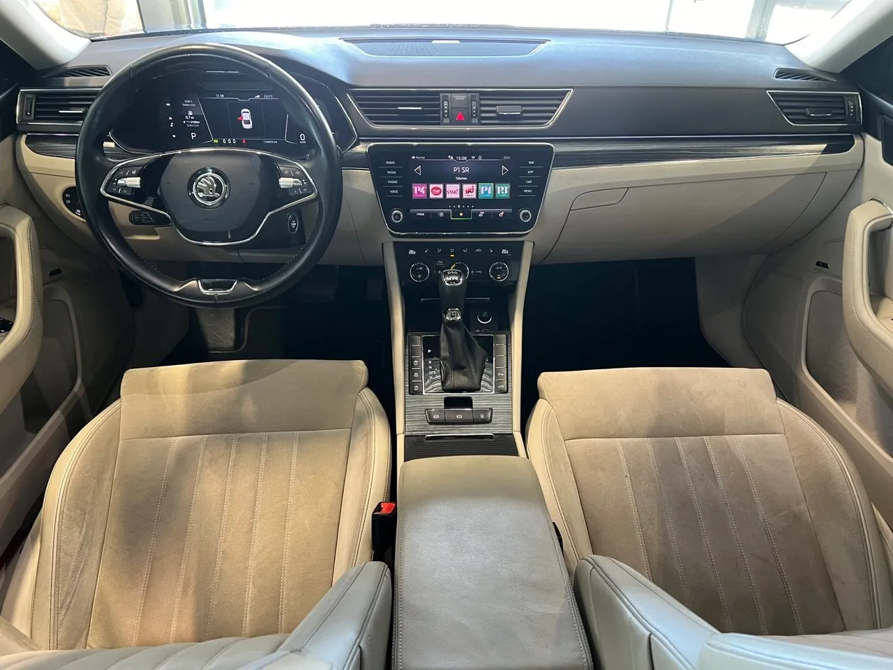 Vehicle image 11