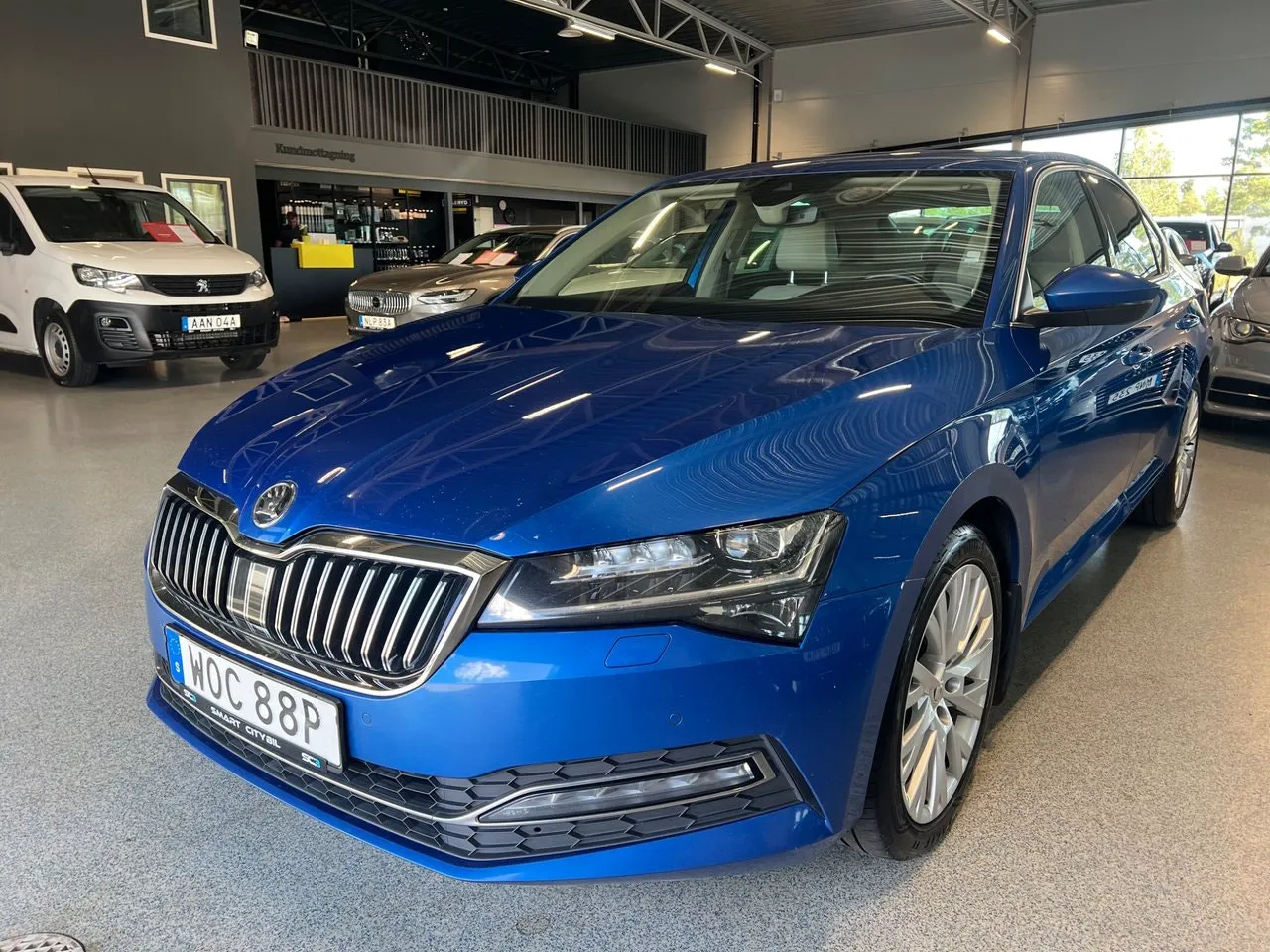 Vehicle image 7