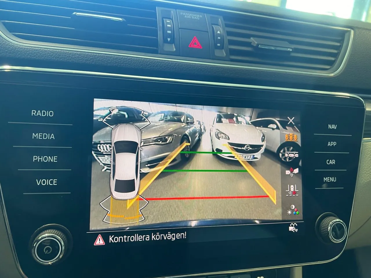 Vehicle image 18