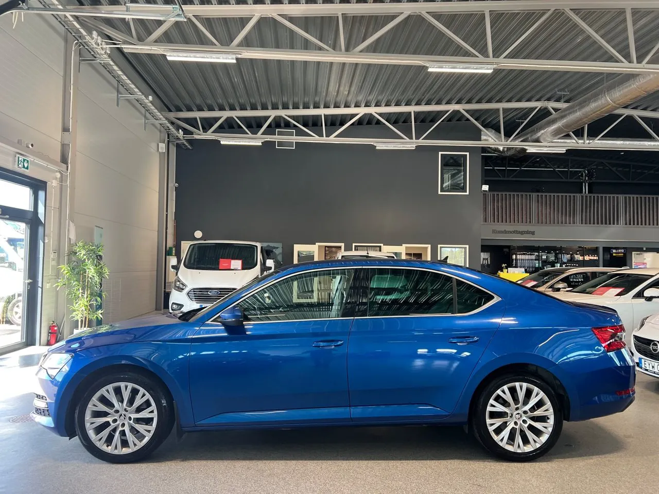 Vehicle image 6