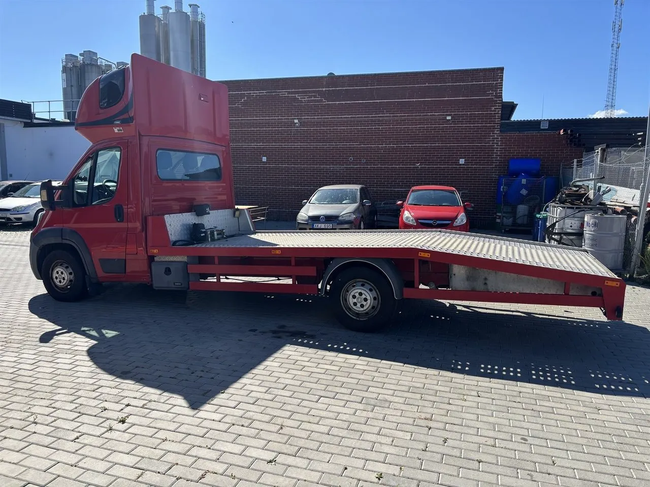 Vehicle image 4