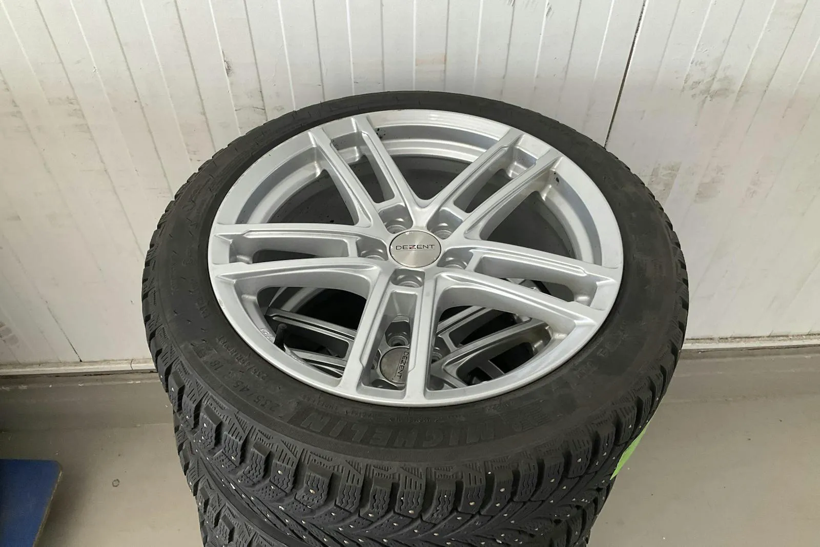 Vehicle image 15