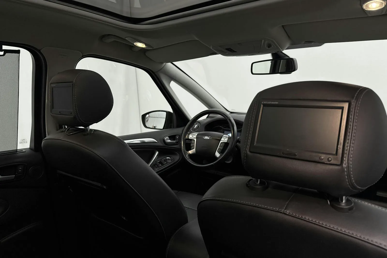 Vehicle image 18