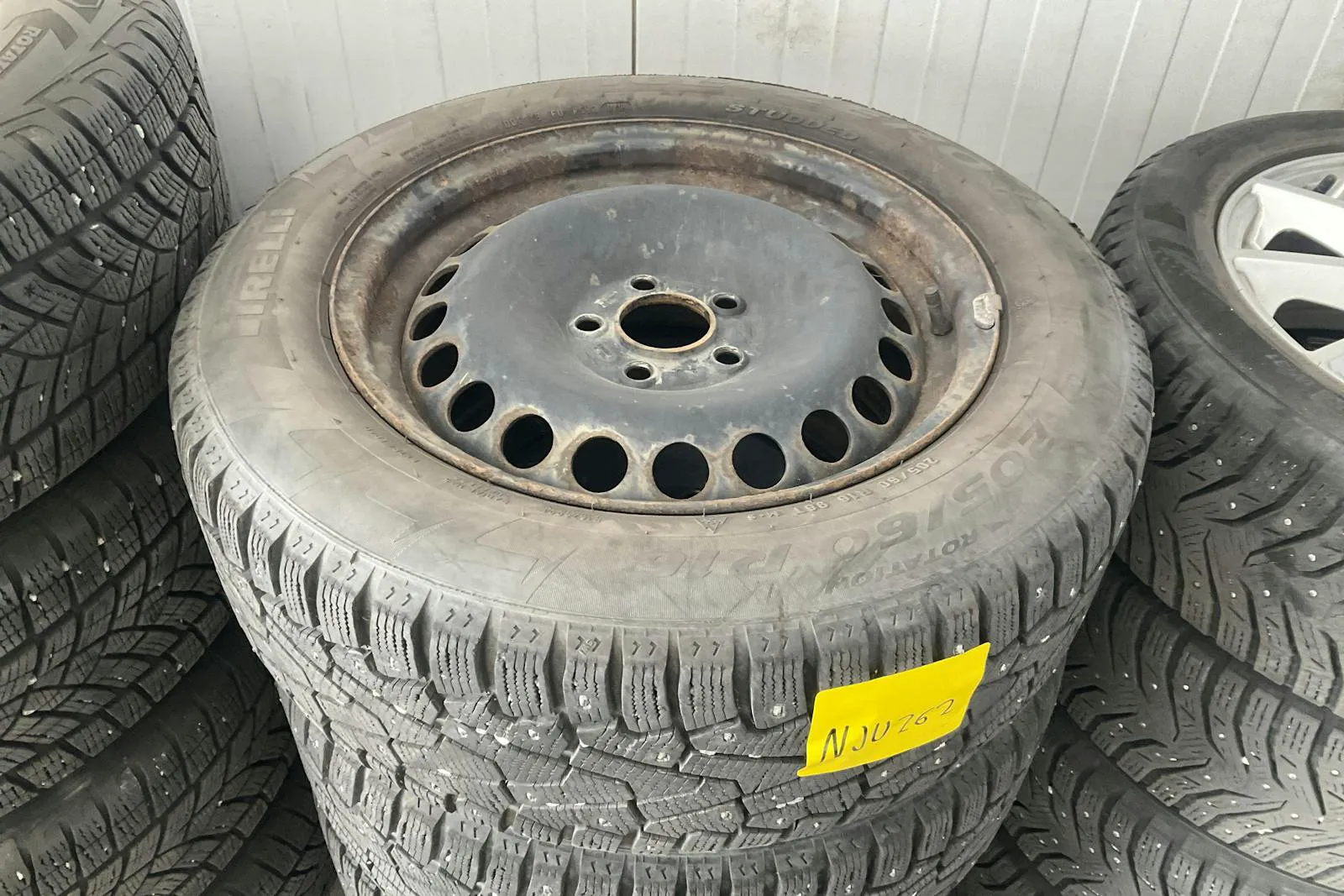 Vehicle image 19