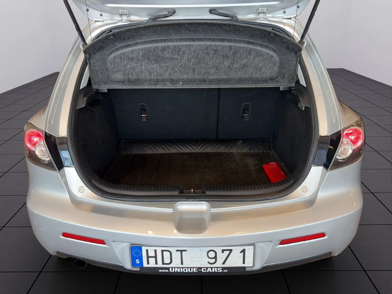 Vehicle image 18