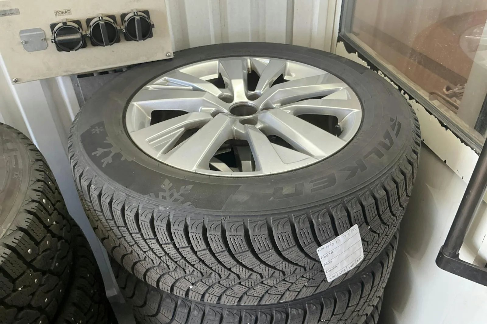 Vehicle image 10