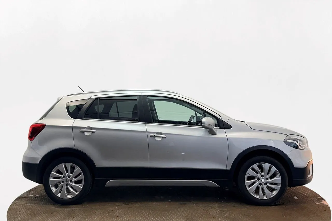 Vehicle image 4