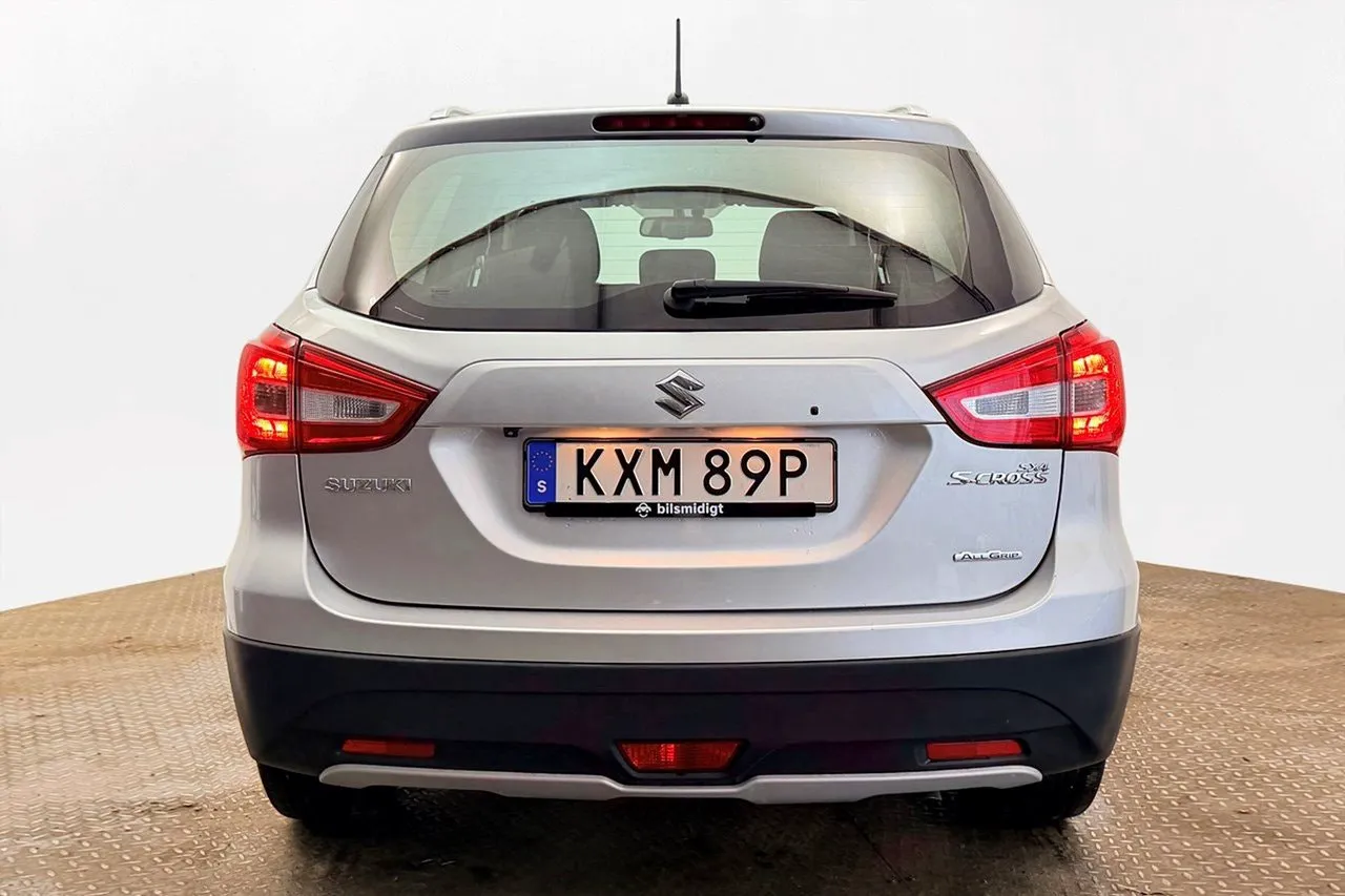 Vehicle image 6