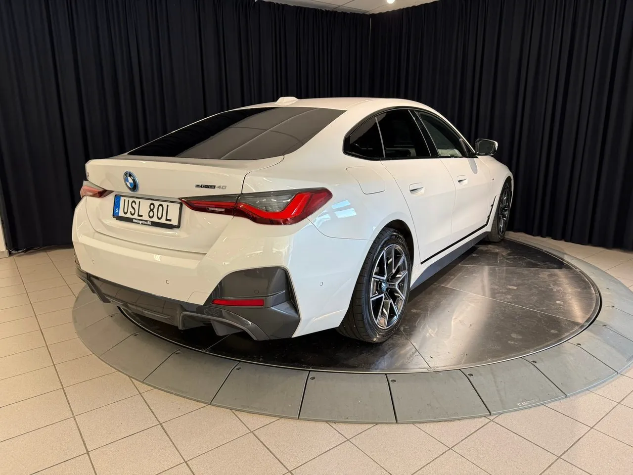 Vehicle image 6