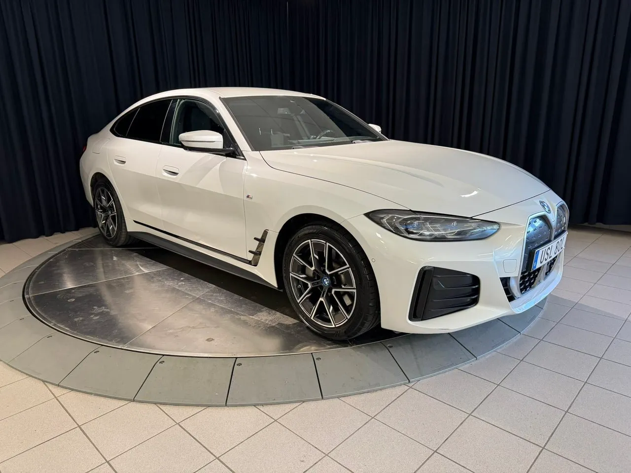 Vehicle image 8